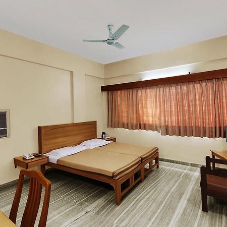 Hotel Meru Pune Zewnętrze zdjęcie
